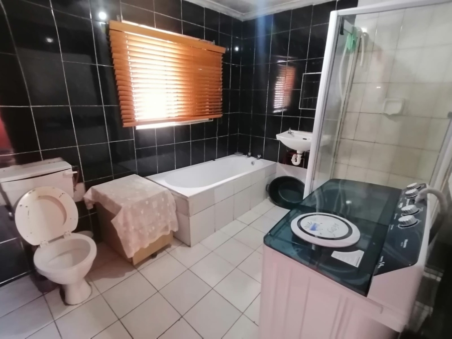  Bedroom Property for Sale in Lentegeur Western Cape